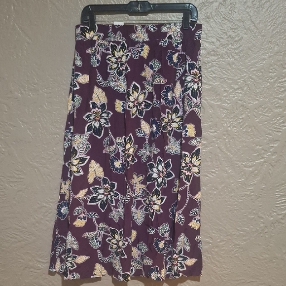 NEW.LOFT Women' Floral Midi Skirt in Purple and Cream Size M - Picture 9 of 10